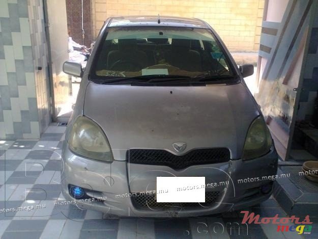 2001' Toyota Vitz photo #1