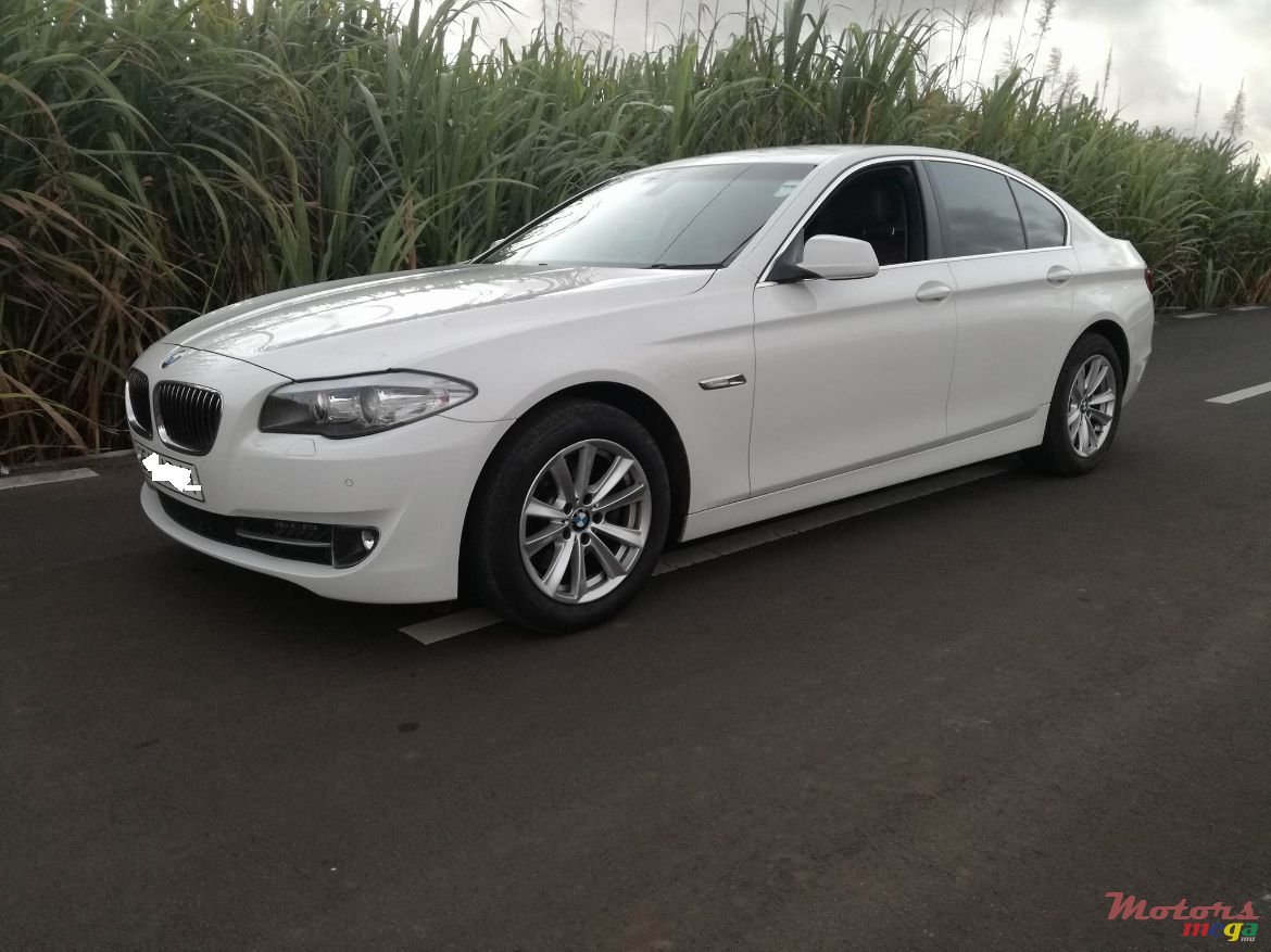 2011' BMW 523 photo #1