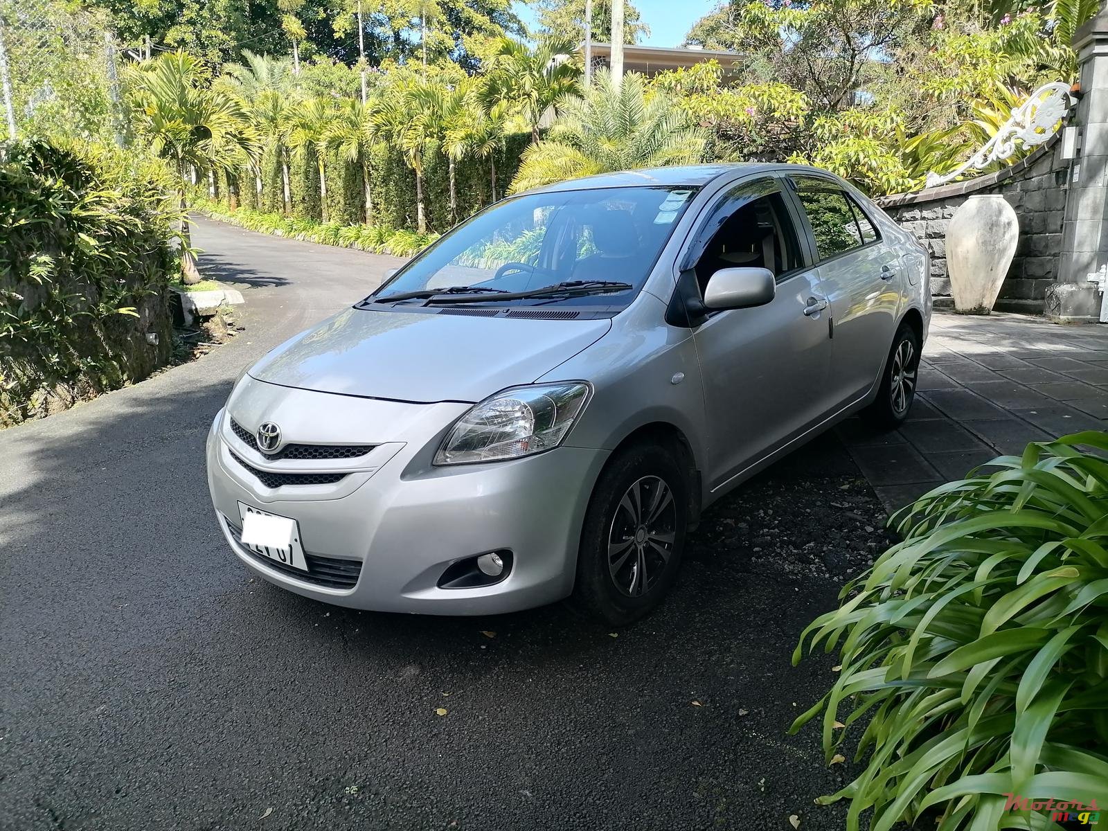 2007' Toyota Belta photo #3