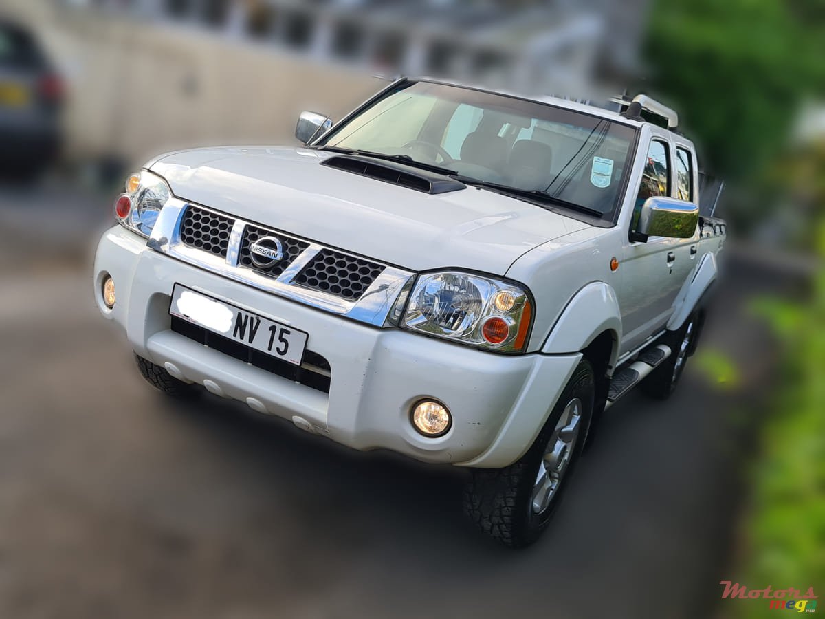 2015' Nissan Hardbody photo #2