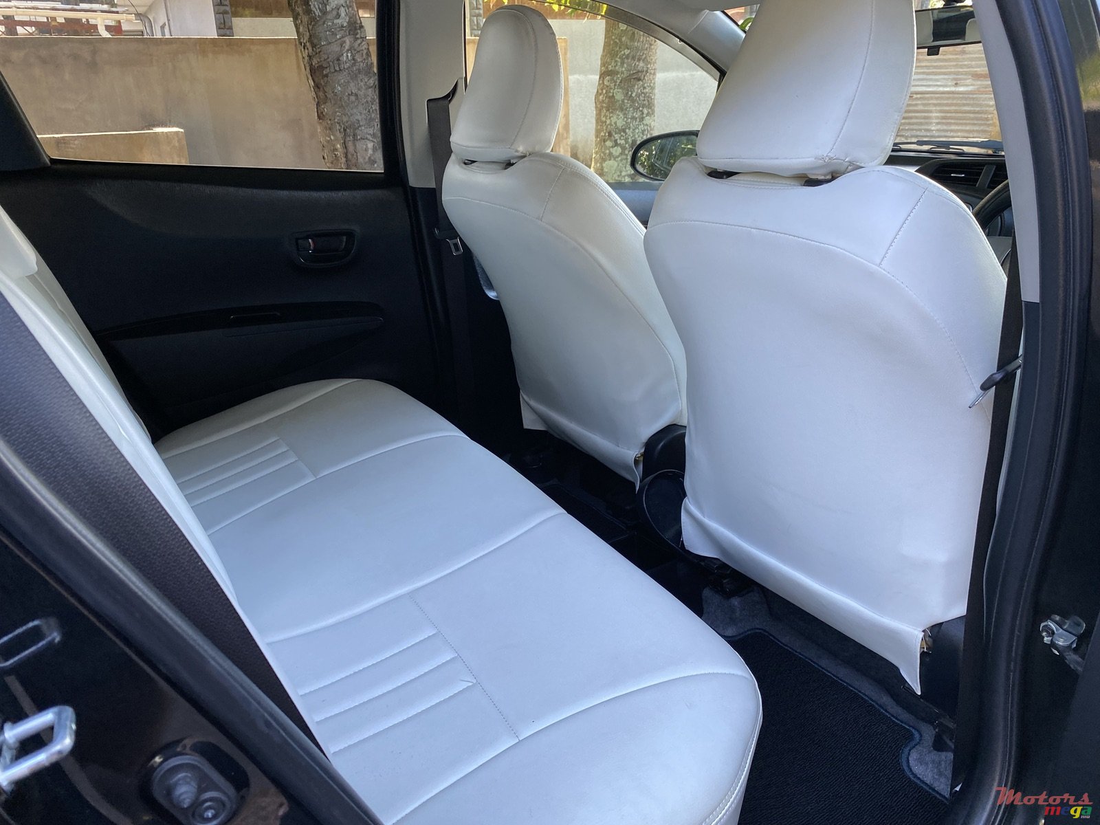 2014' Toyota Vitz 1320 photo #6