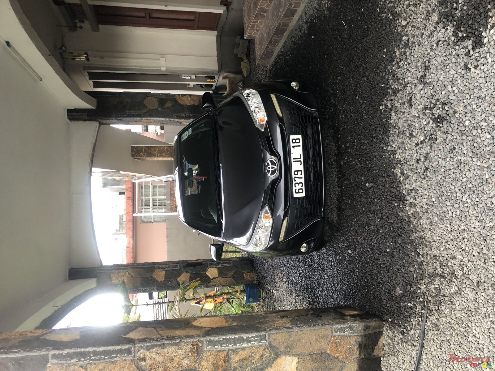 2018' Toyota Yaris Hatch back photo #2