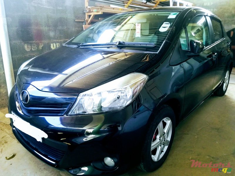 2011' Toyota Vitz photo #2