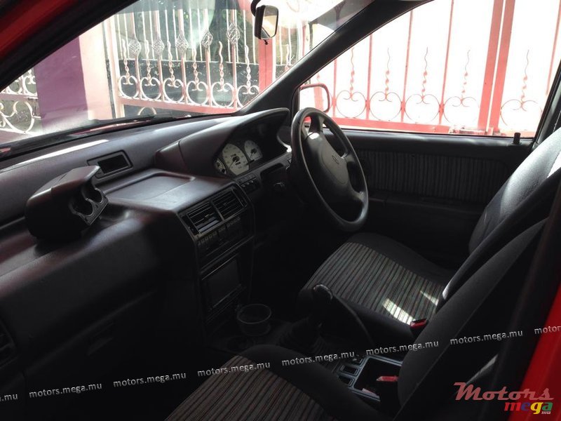 1994' Mitsubishi RVR Sport photo #3