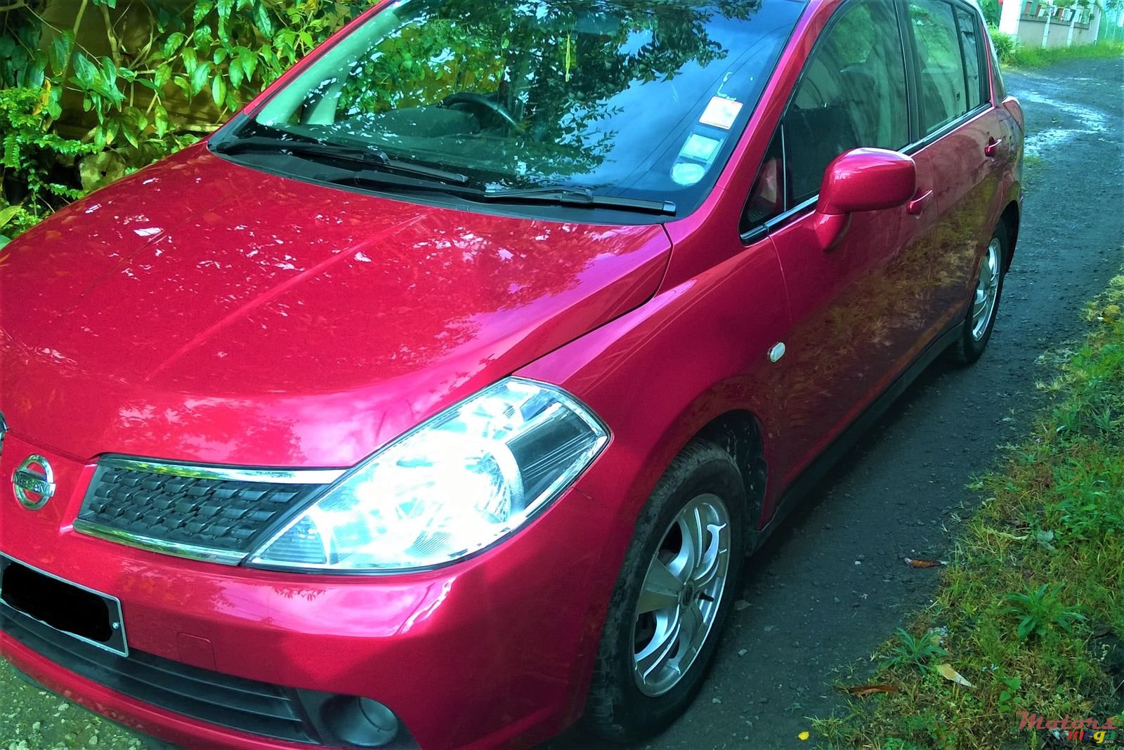 2005' Nissan Tiida photo #2