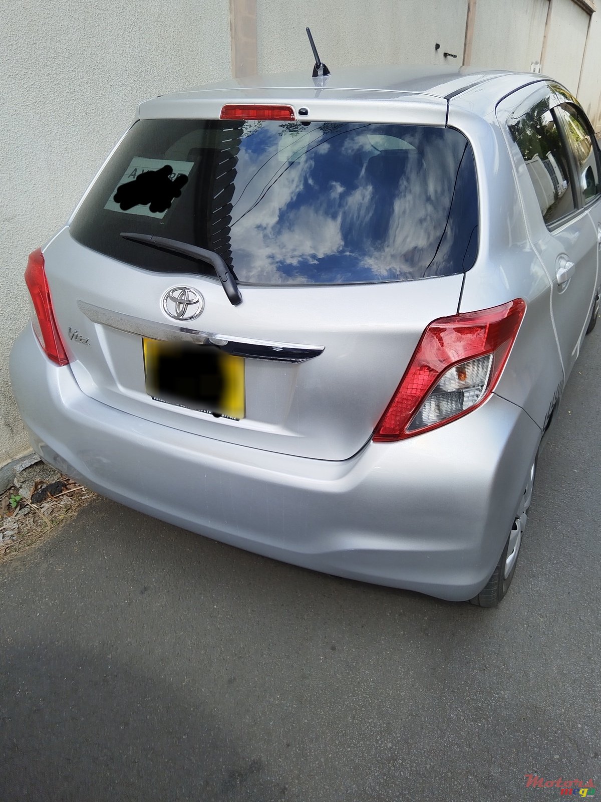 2014' Toyota Vitz photo #2