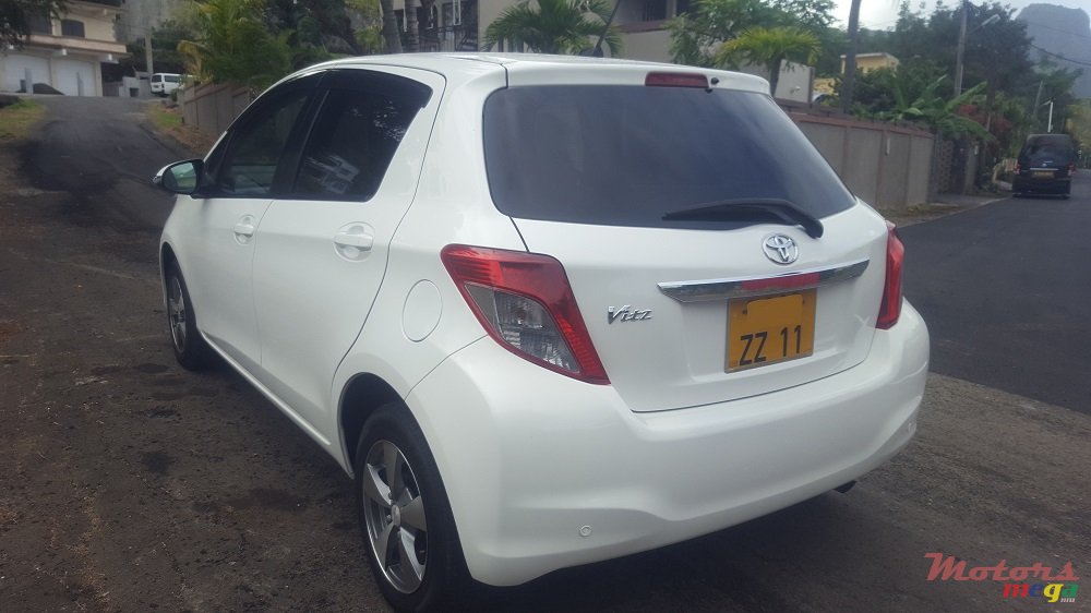 2011' Toyota Vitz 1.3 photo #3