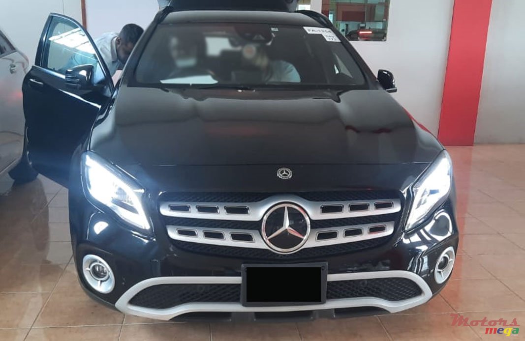 2017' Mercedes-Benz GLB 180 photo #3