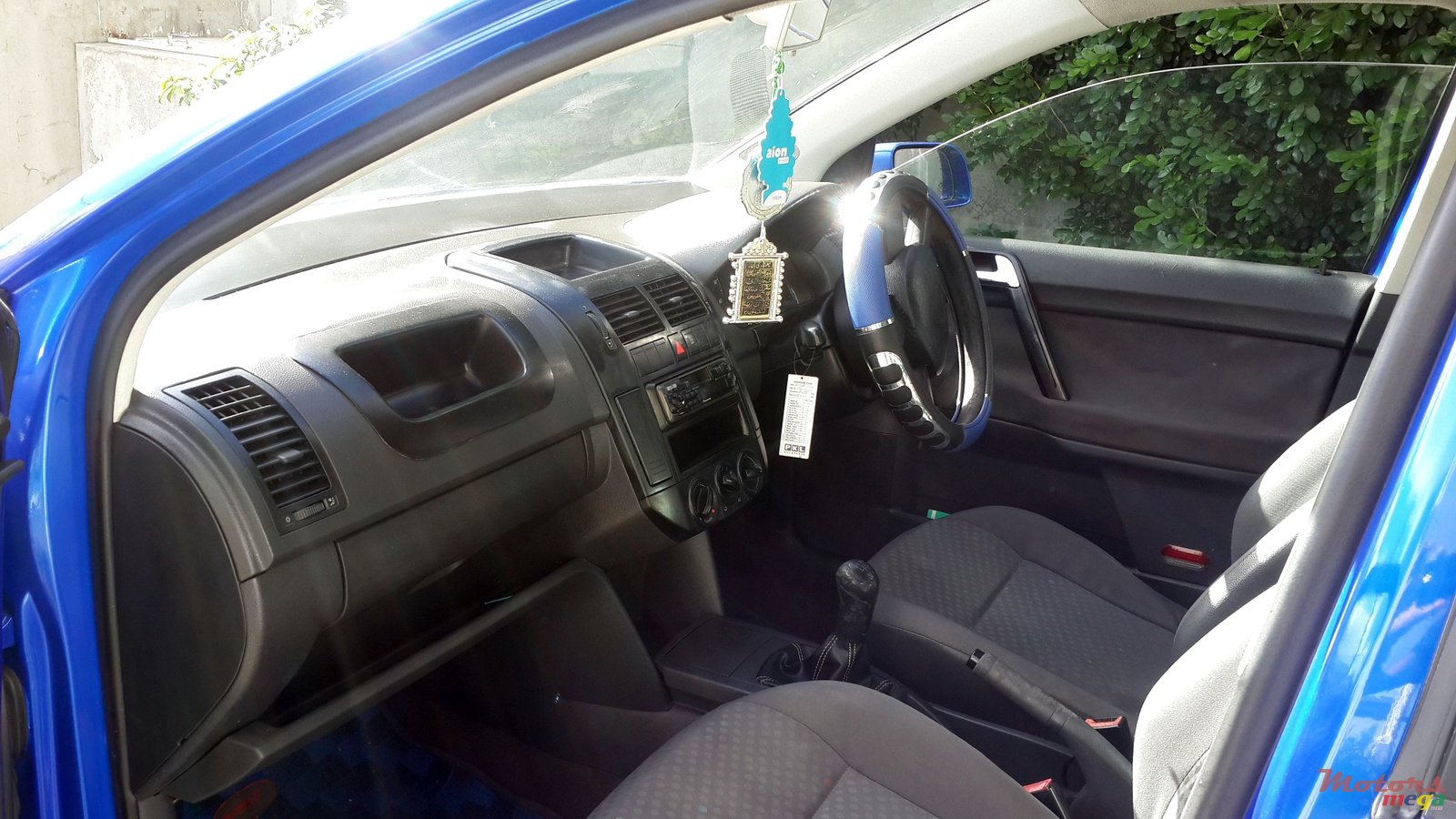 2002' Volkswagen Polo photo #3