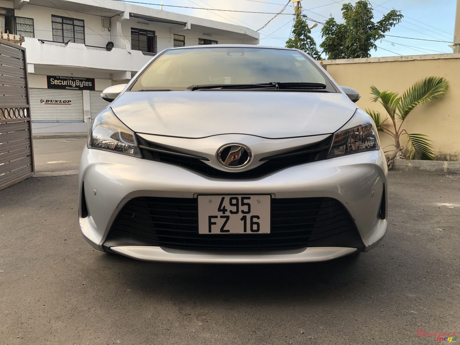 2016' Toyota Vitz photo #1