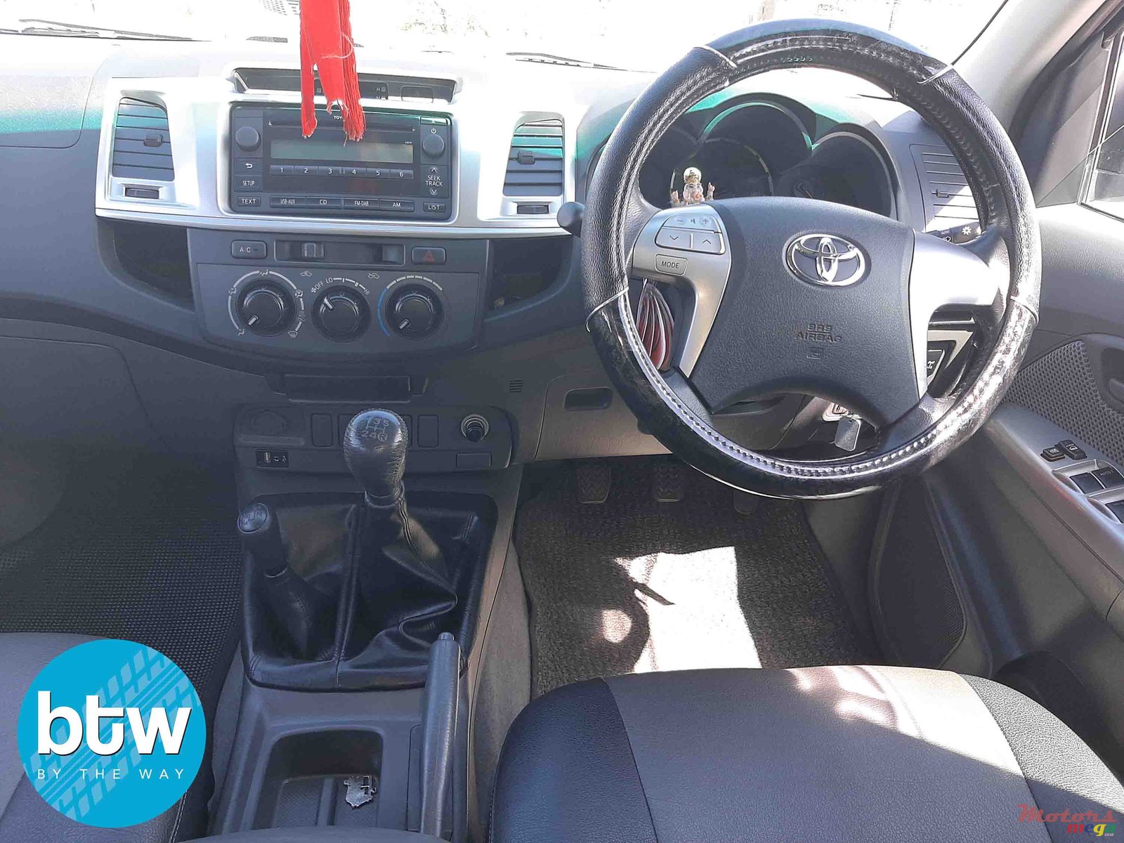 2013' Toyota Hilux photo #5