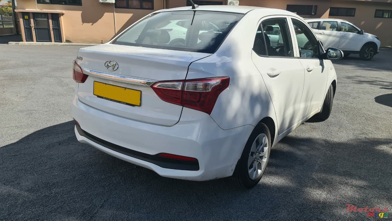 2018' Hyundai i10 Sedan photo #3