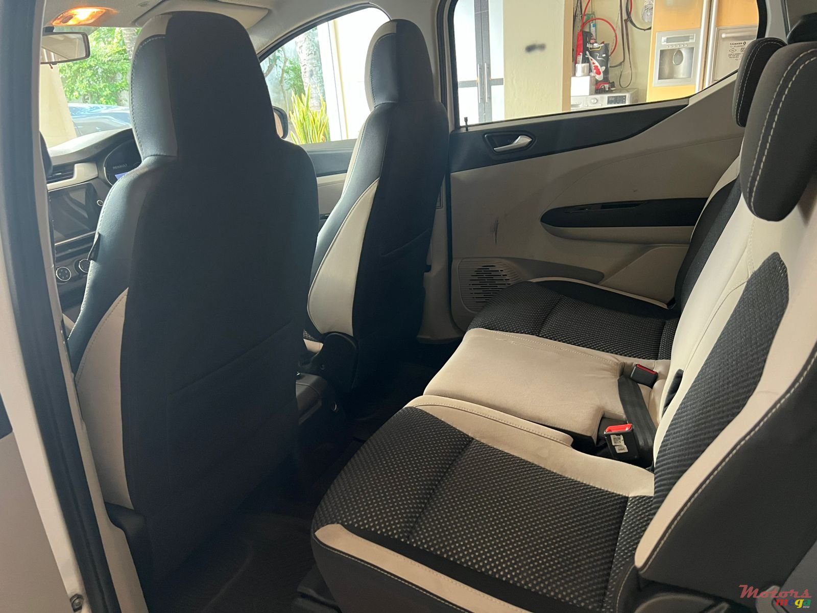 2021' Renault Triber photo #5