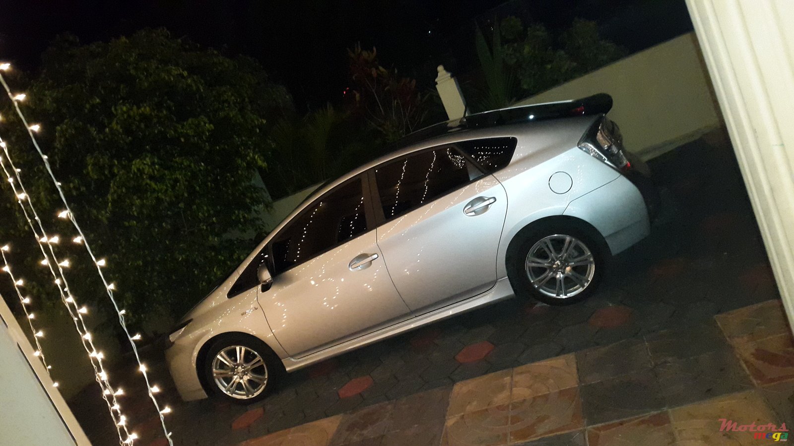 2011' Toyota Prius photo #4