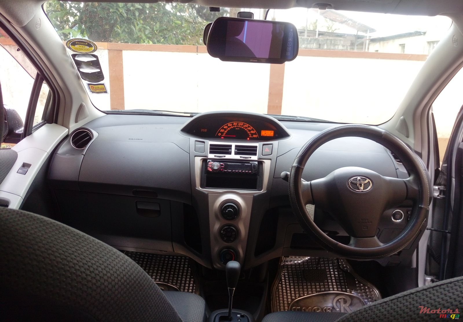 2011' Toyota Vitz photo #5