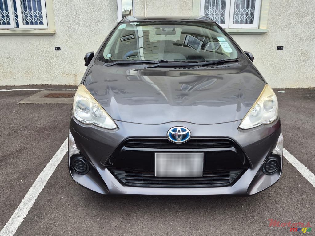 2016' Toyota Aqua photo #1