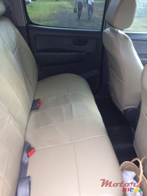 2013' Toyota Hilux photo #3