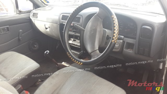 1996' Nissan 2x4 photo #3