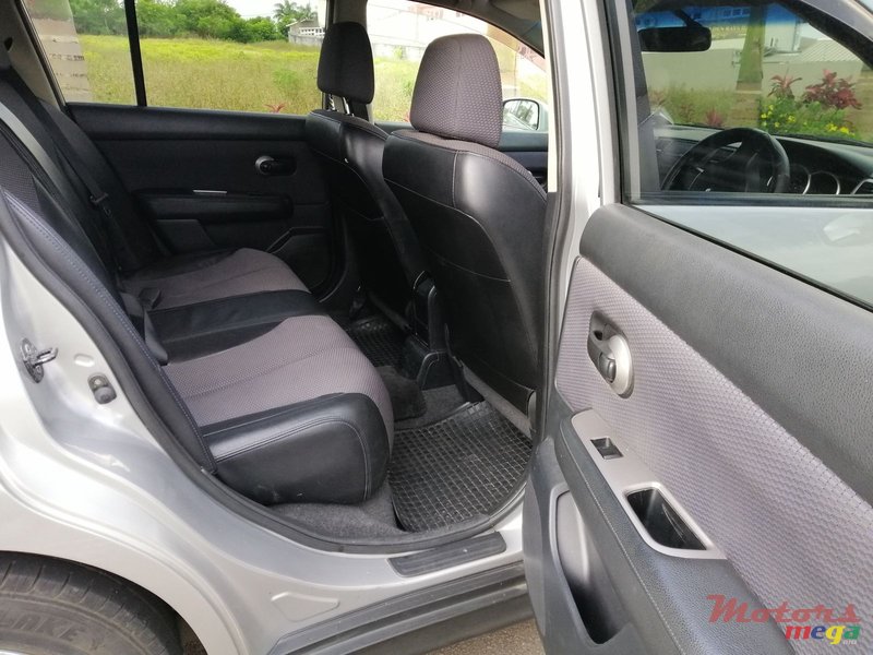 2007' Nissan Tiida Hatchback photo #4