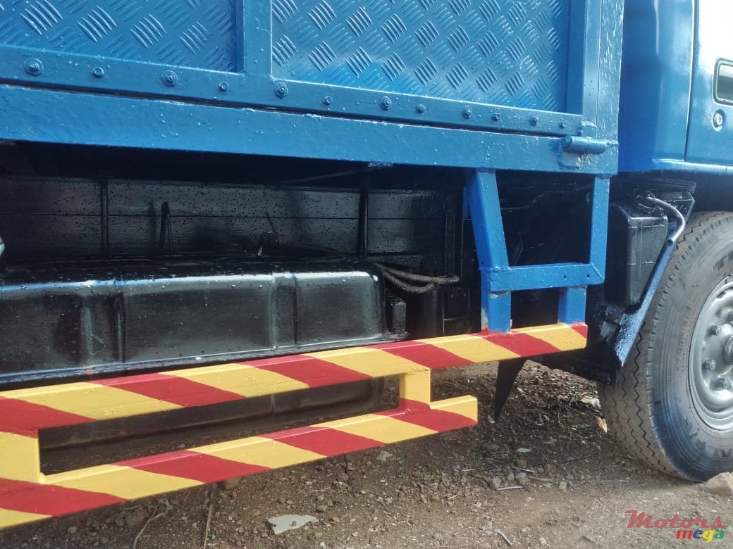 1998' Mitsubishi photo #2