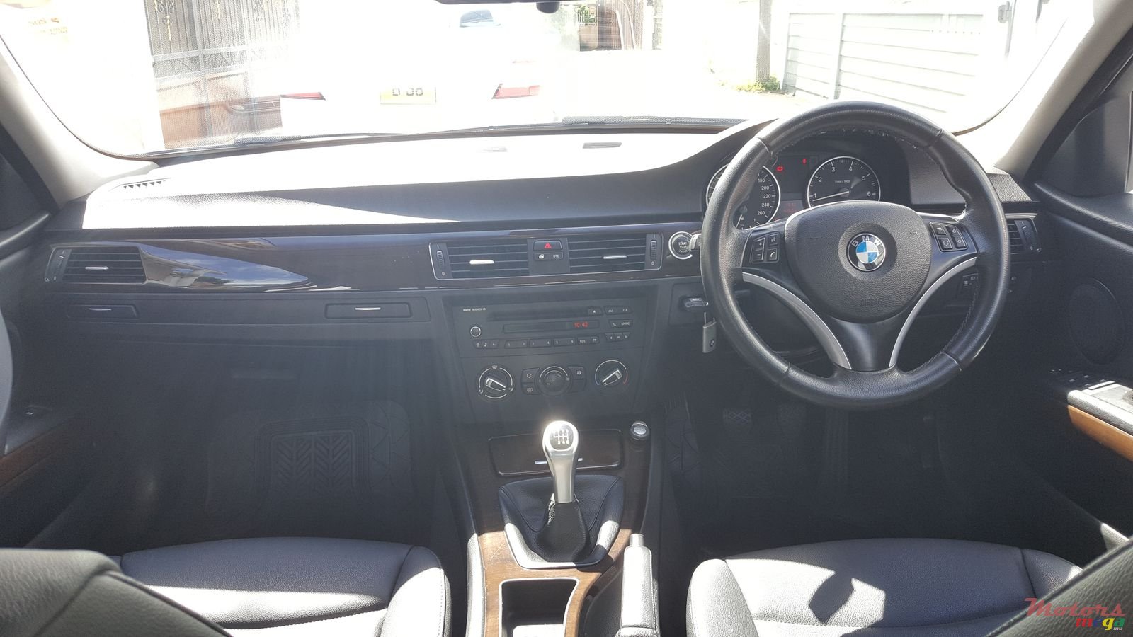 2010' BMW 316i photo #4