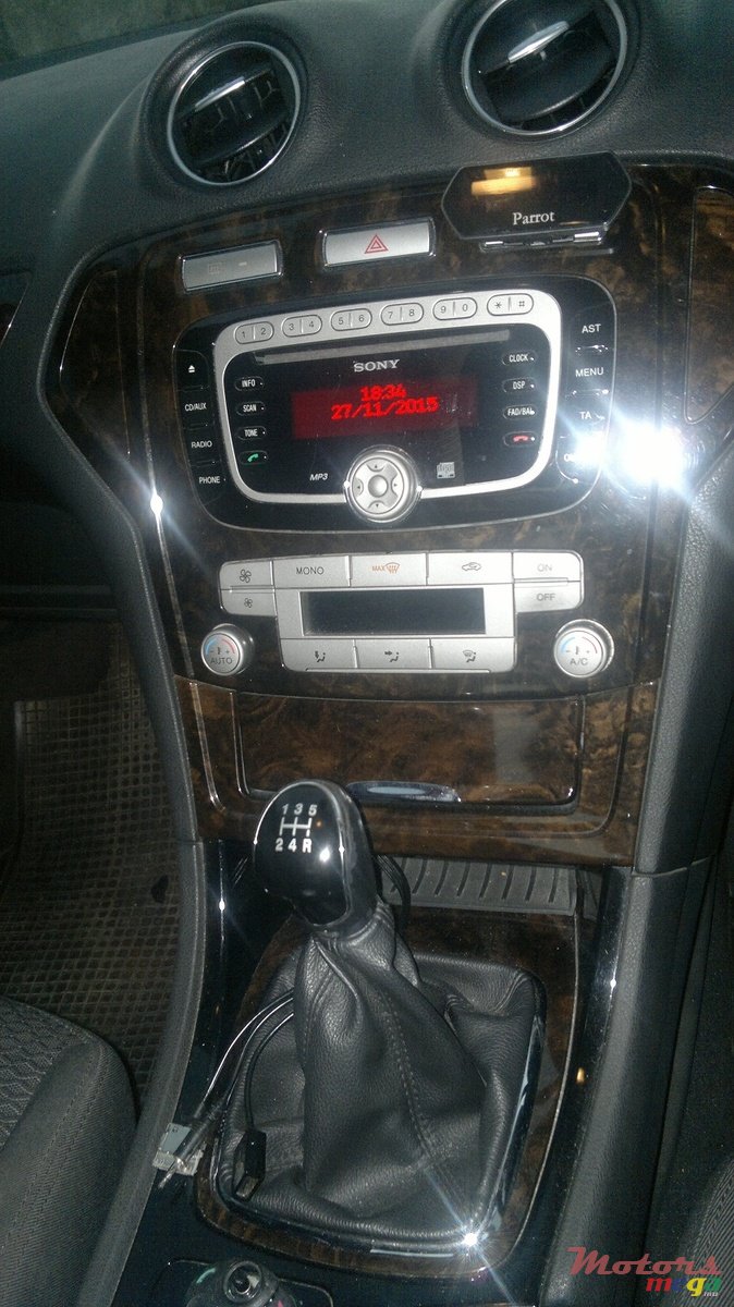 2011' Ford Mondeo photo #4