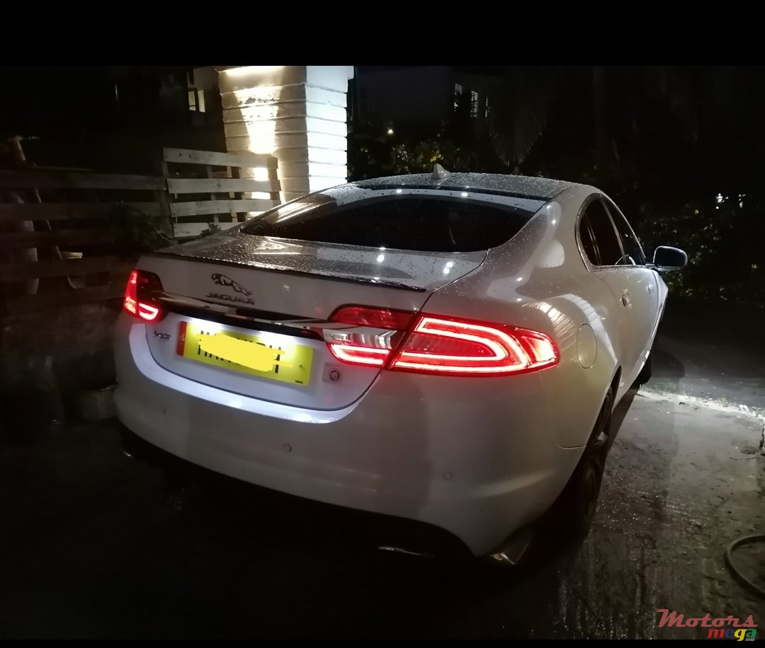 2015' Jaguar XF photo #3