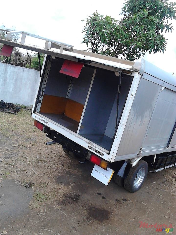 2002' Nissan photo #2