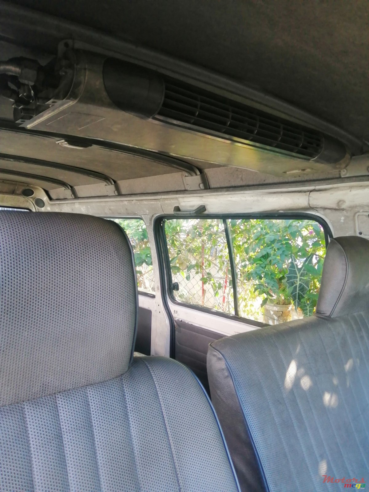 2004' Mitsubishi L300 photo #4