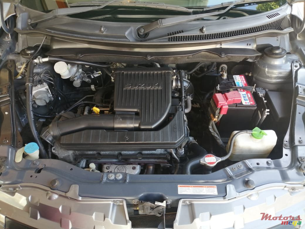 2013' Suzuki Ignis Dzire photo #2