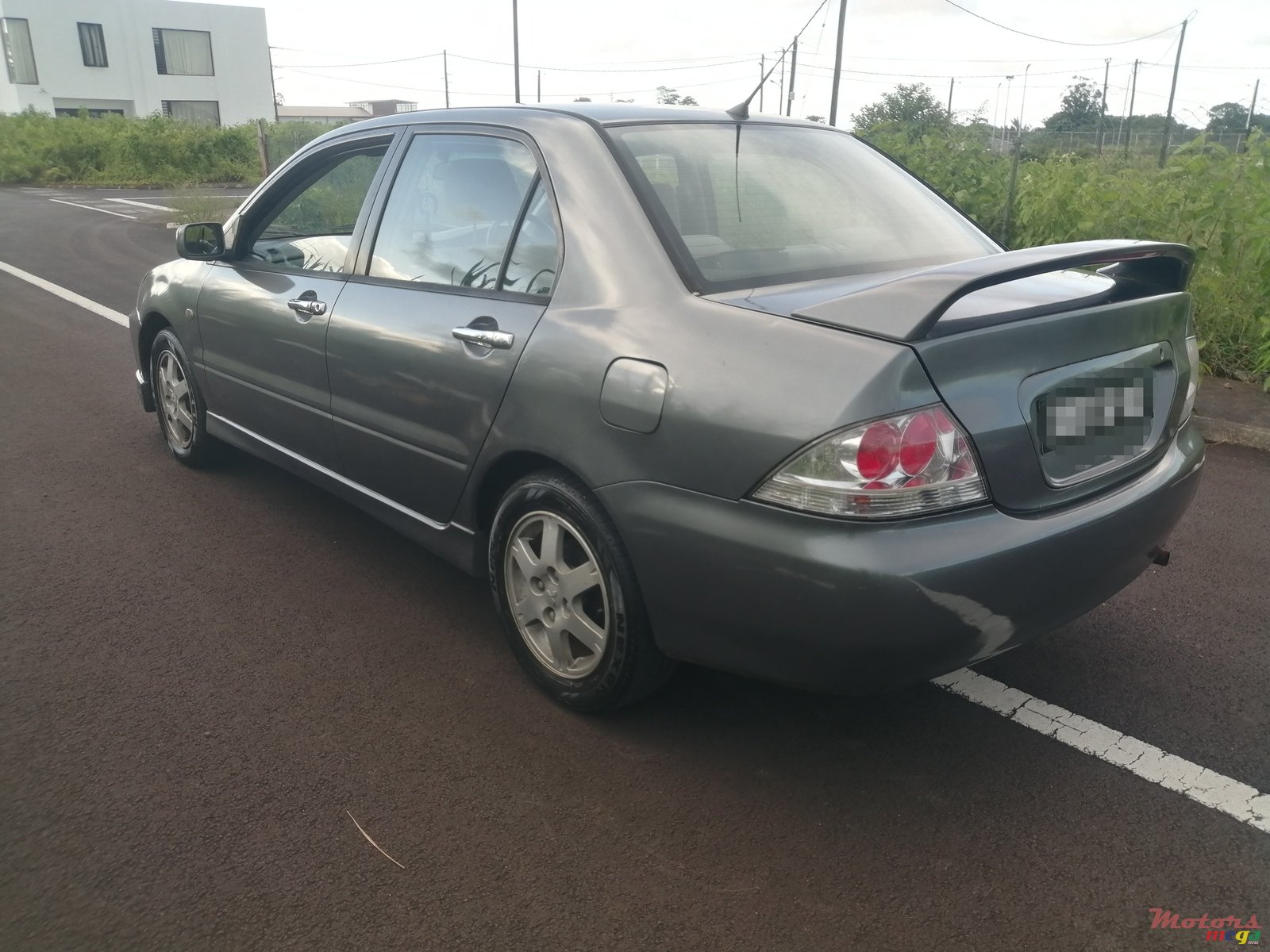 2005' Mitsubishi Lancer photo #3