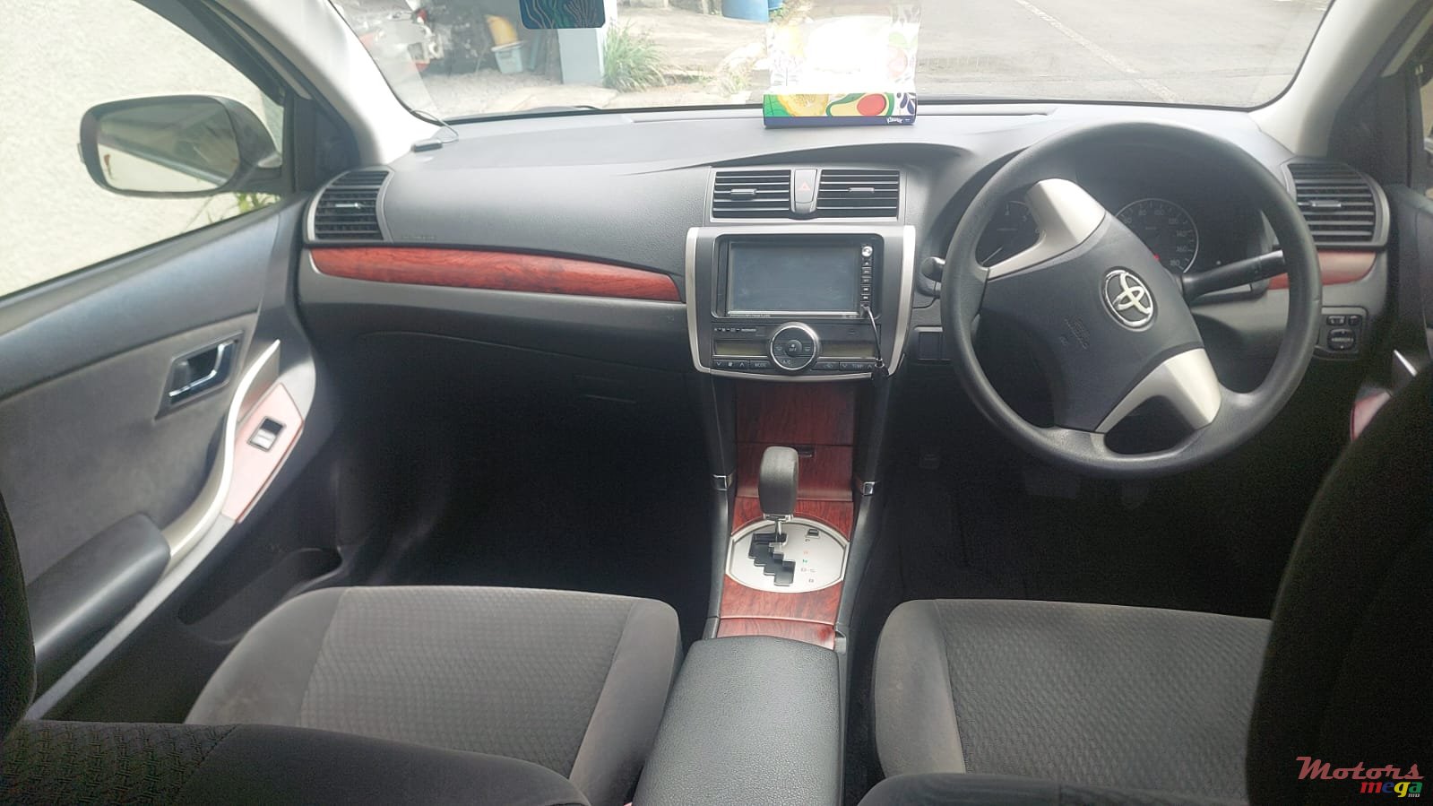 2013' Toyota Premio photo #6