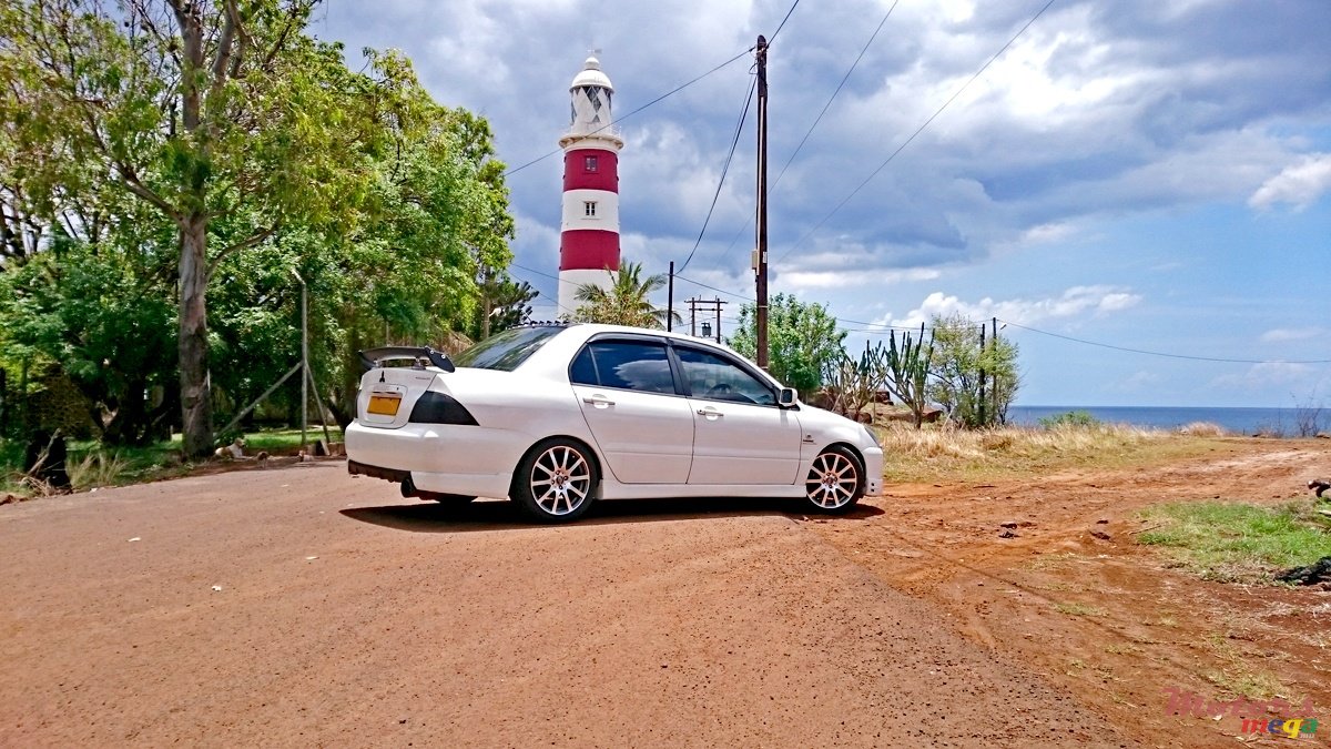2006' Mitsubishi Lancer photo #2