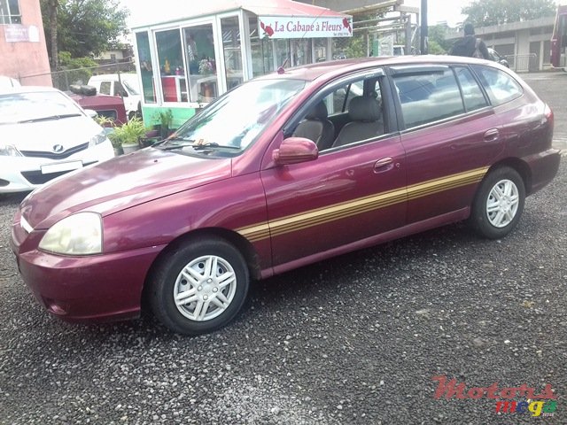 2004' Kia Rio photo #1