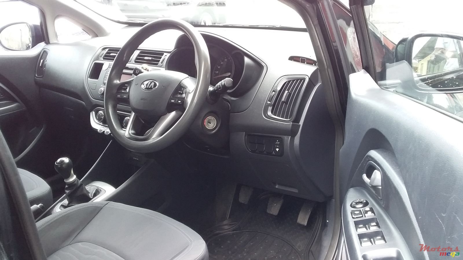 2013' Kia Rio photo #3