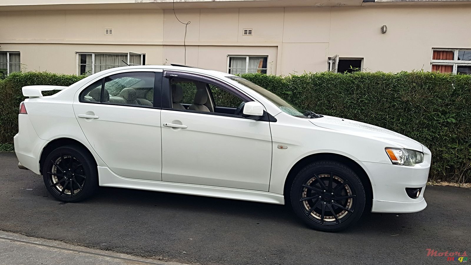 2010' Mitsubishi Lancer EX photo #2