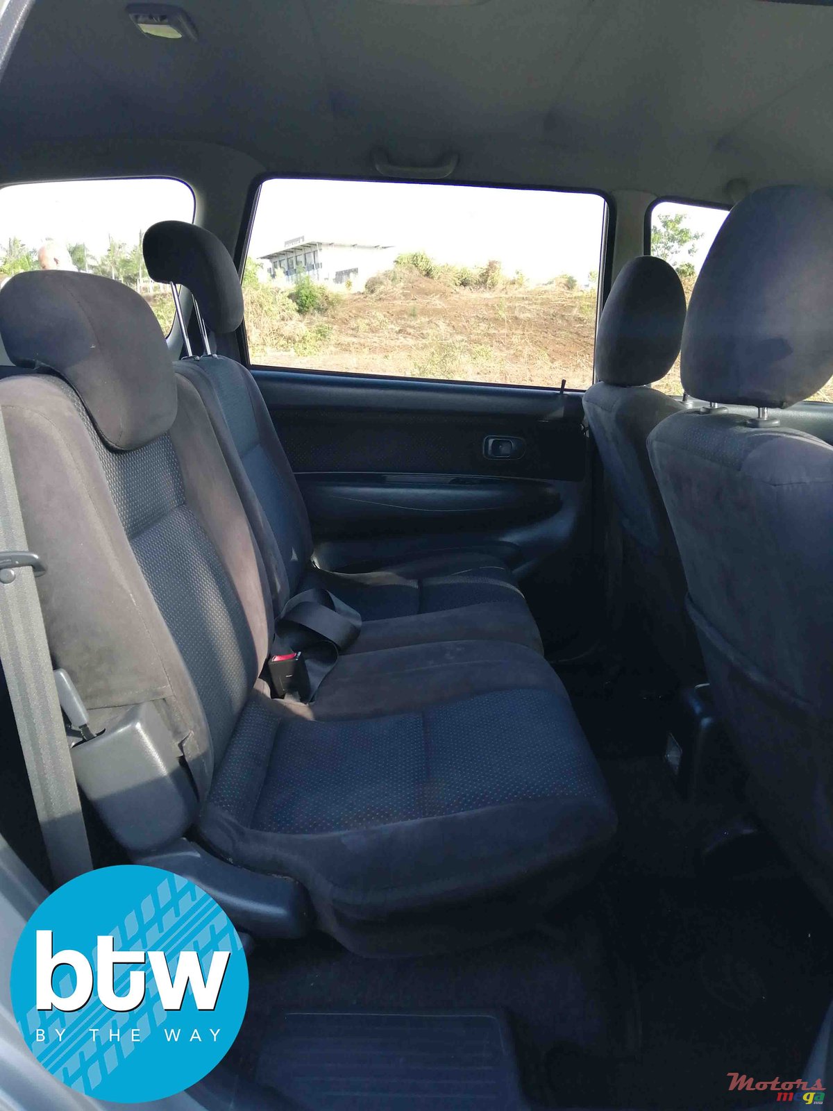 2011' Toyota Avanza photo #3