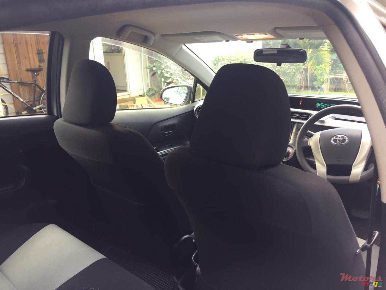 2013' Toyota Aqua photo #7