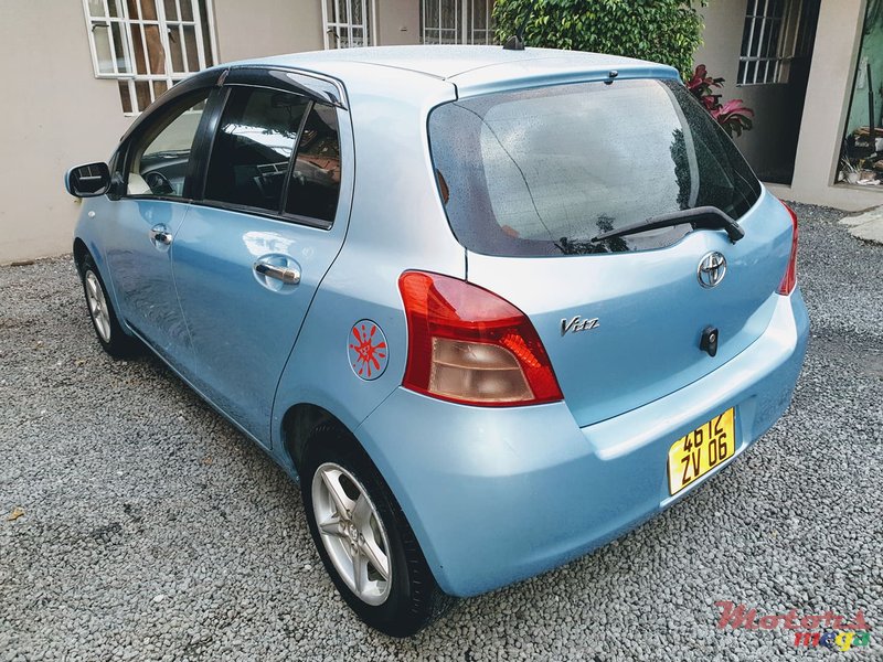 2006' Toyota Vitz photo #3