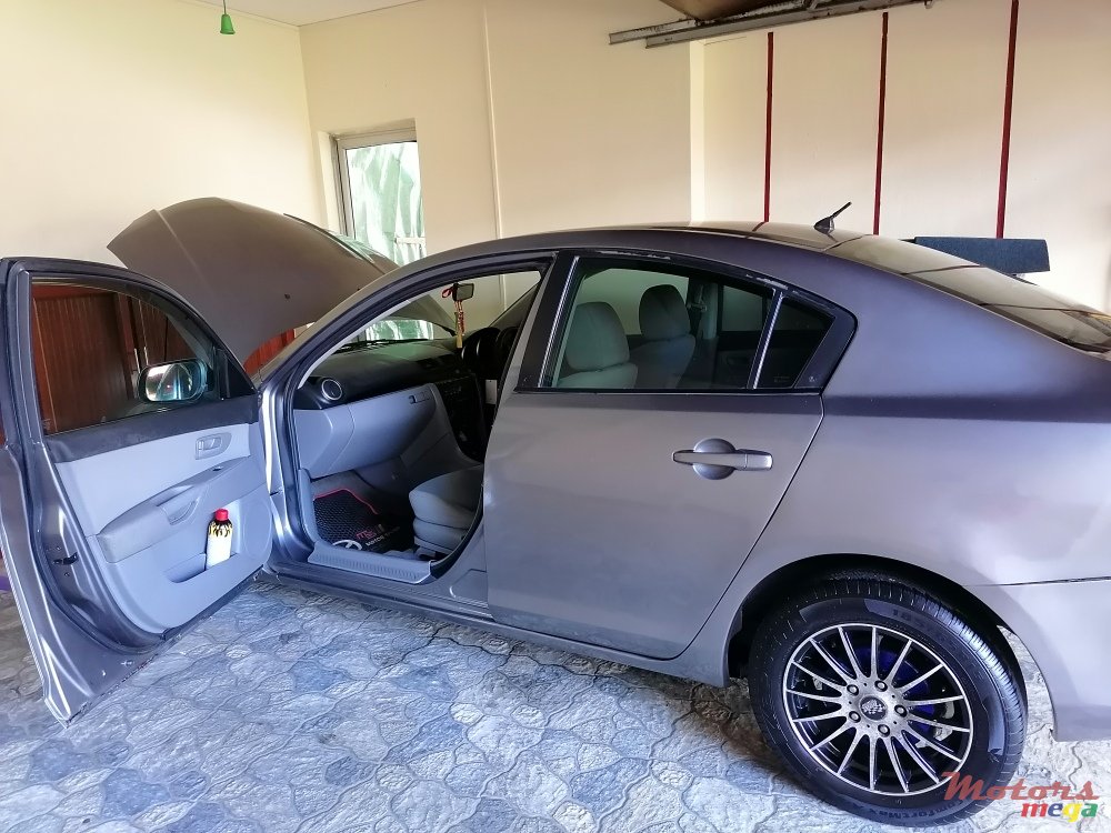 2004' Mazda 3 photo #1