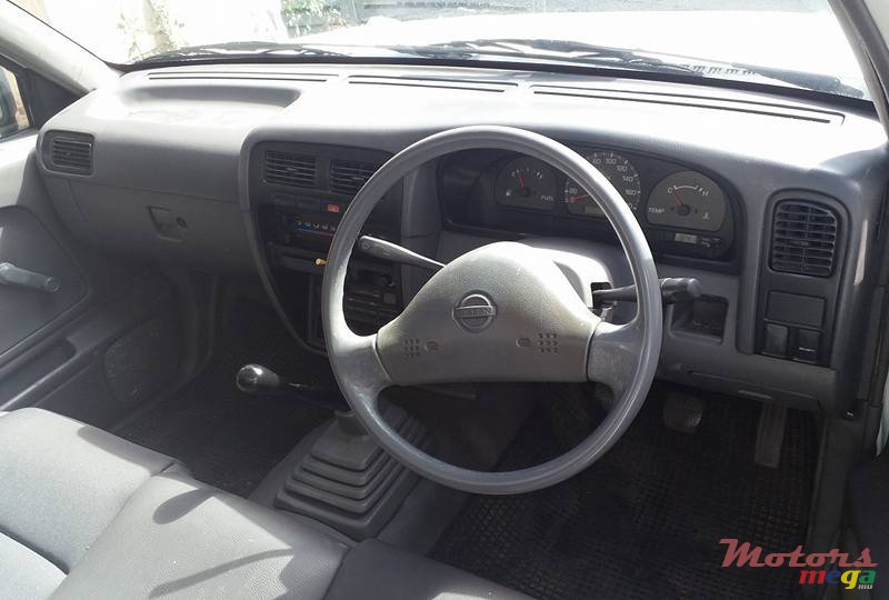 2005' Nissan Hardbody Single cab 2.7D photo #3