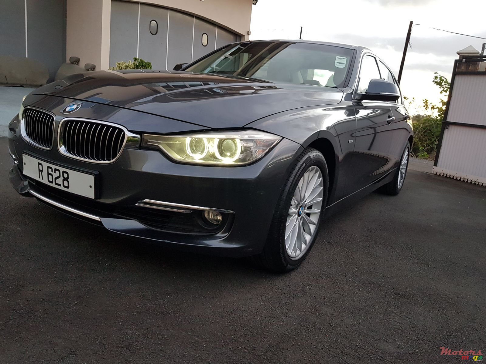 2013' BMW 320 Automatic photo #2