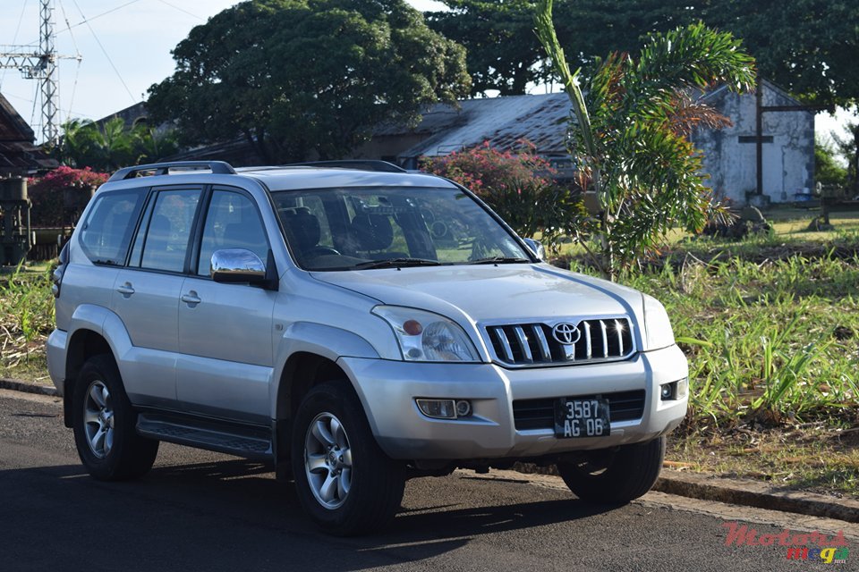 2006' Toyota Land Cruiser Prado photo #4