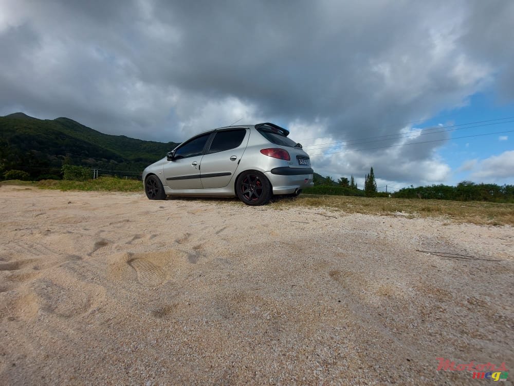 2005' Peugeot 206 photo #2