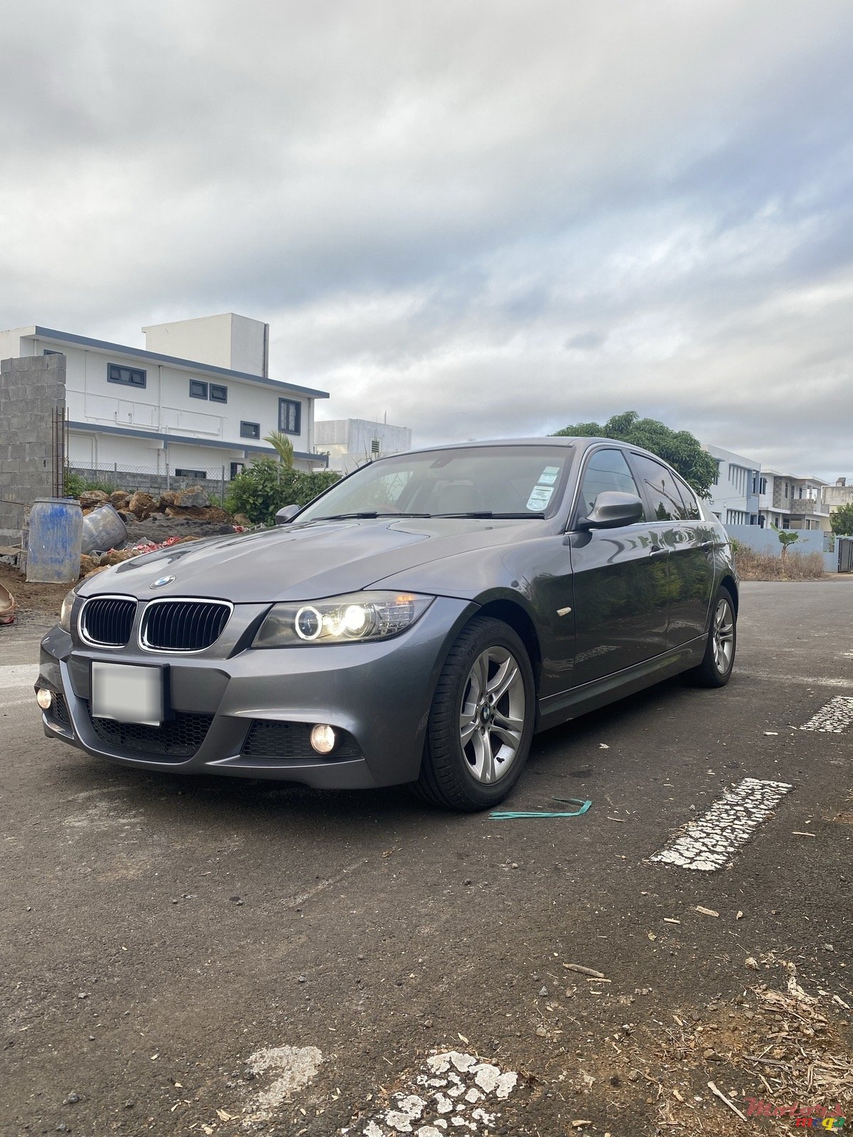 2011' BMW 320 none photo #1