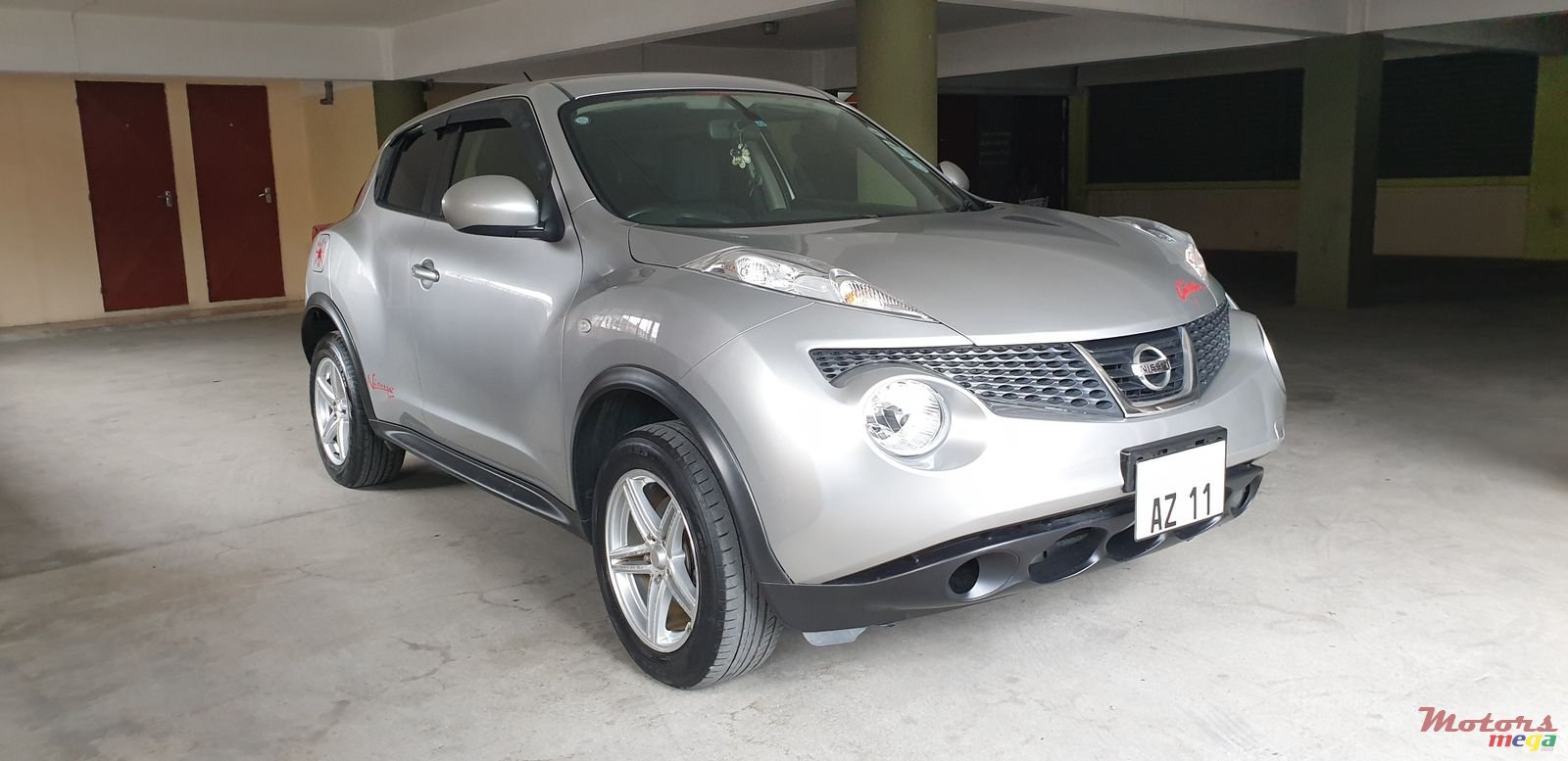 2011' Nissan Juke photo #1