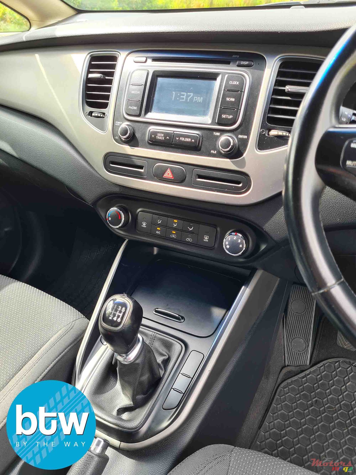 2014' Kia Carens photo #5