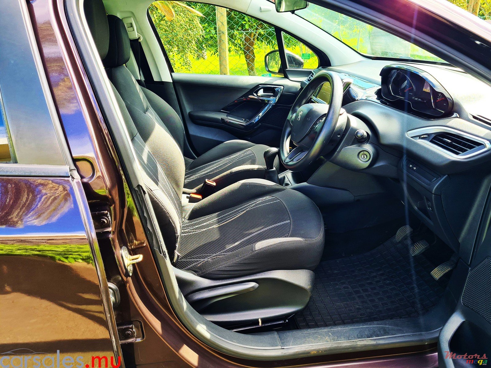 2016' Peugeot 208 1.2 photo #6