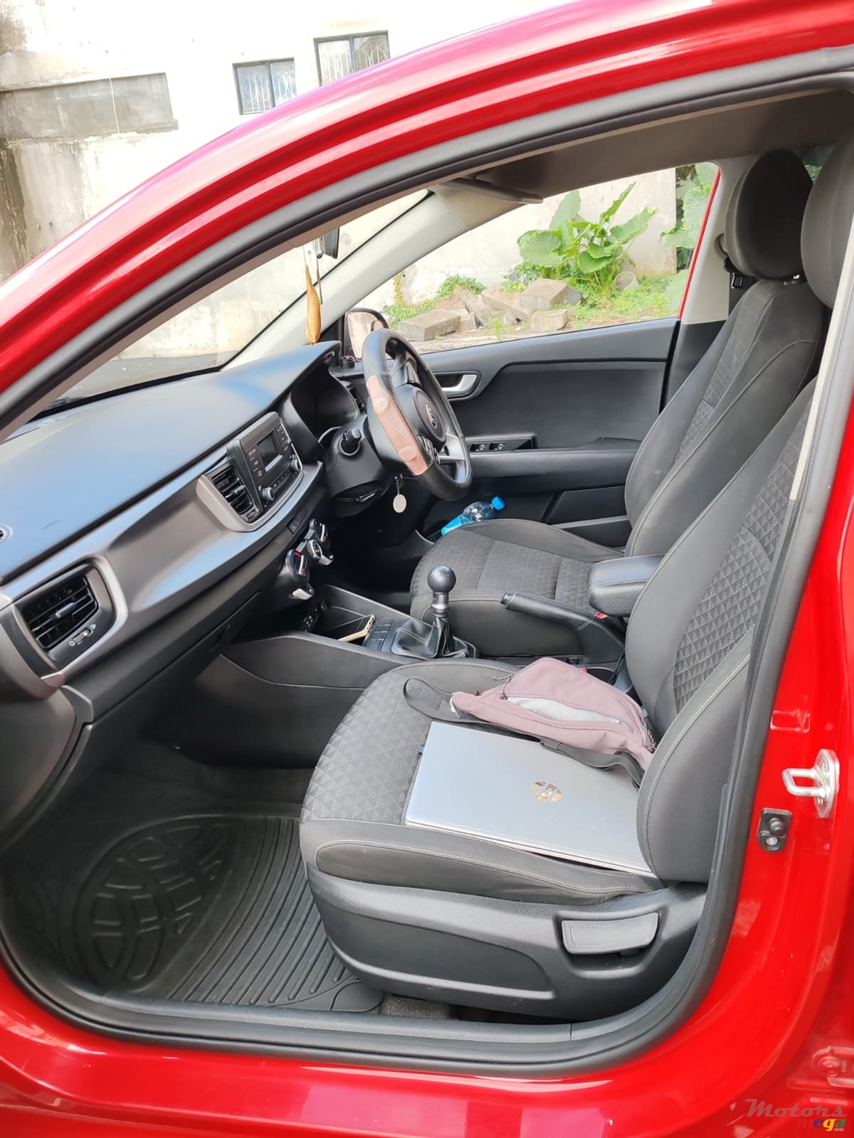 2019' Kia Rio photo #2