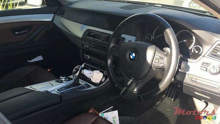 2013' BMW 5 Series 528i photo #3